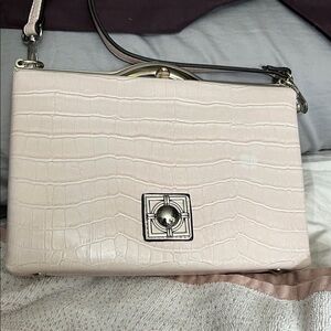 Elegant Croc-Texture Shoulder Bag in Pale Pink